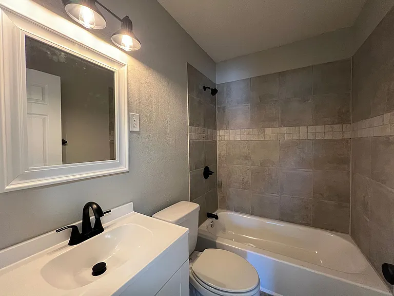 2173 S Hubert Cir — Photo 9