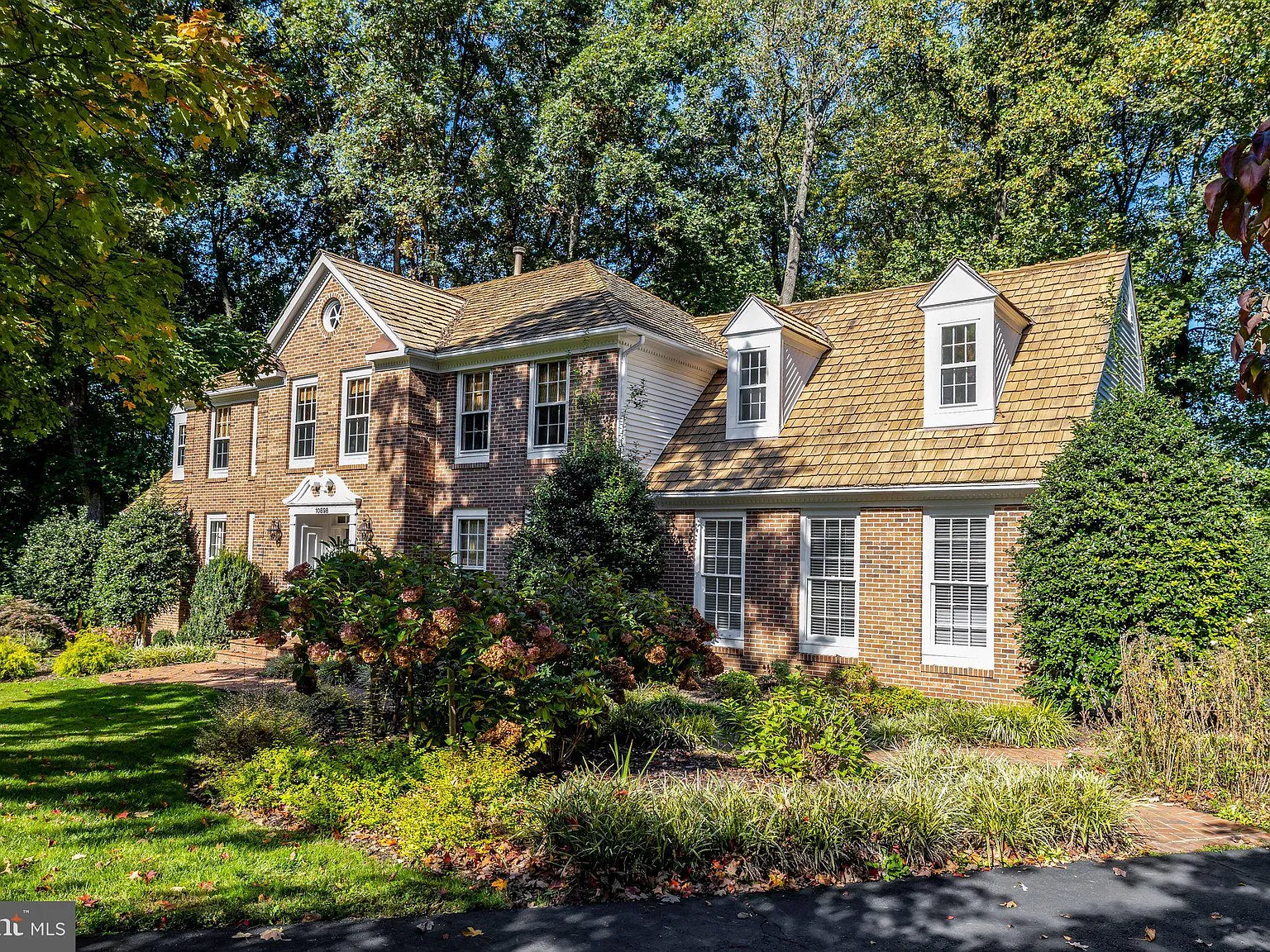 5 bed, 3.5 bath, 3516 sqft, $5,100 — Photo 3