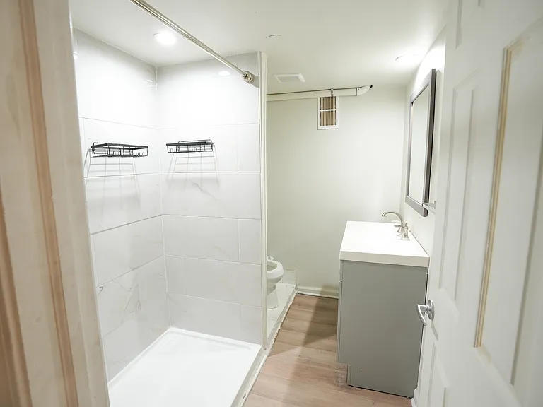 1537 W Haddon Ave #G — Photo 7