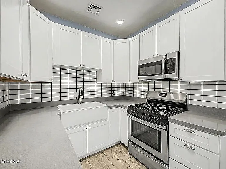 825 E Helen St — Photo 34