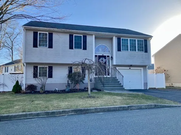 38 Slocum Farm Dr, Dartmouth, MA 02747