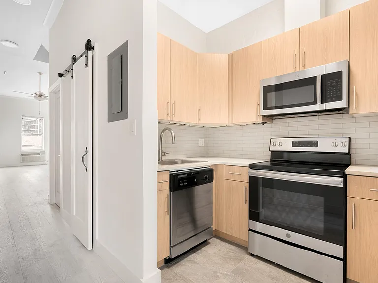 512-514 Observer Hwy #4W — Photo 10