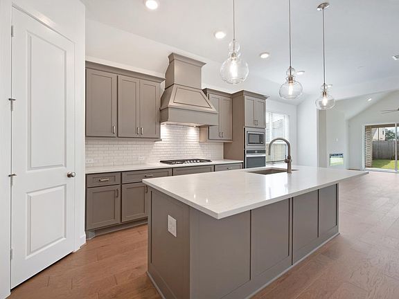4th image of 1239 Carswell Grove Dr