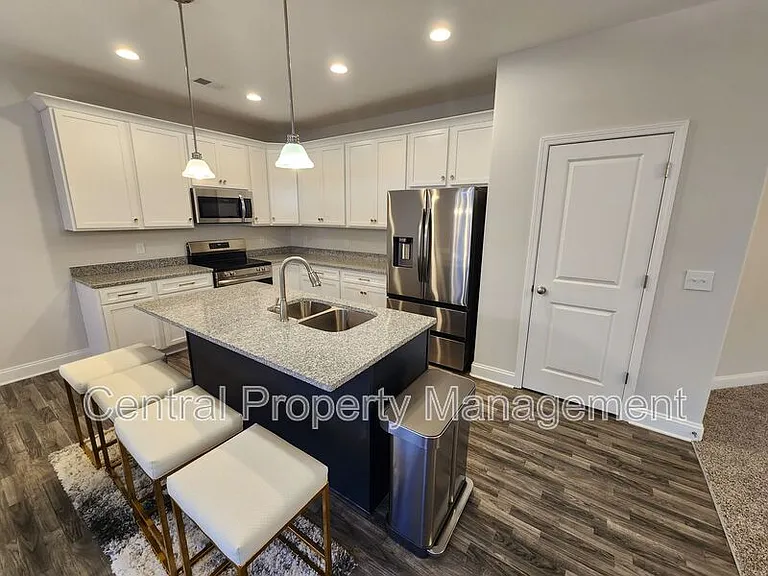 512 Dottie Ct — Photo 7