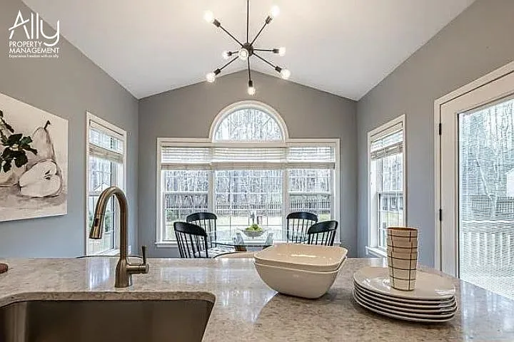 170 W Rosewood Dr — Photo 13