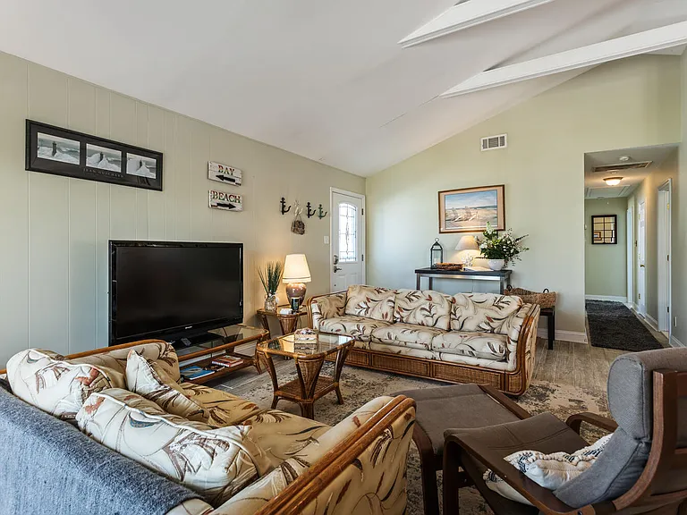 606 W Beach Ave — Photo 26