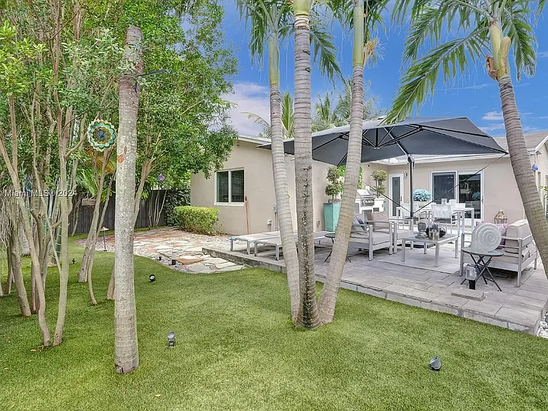 1001 NE 17th Ct — Photo 45