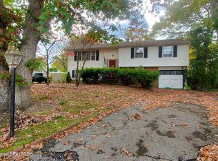 331 Colonial Dr, Toms River, NJ 08753