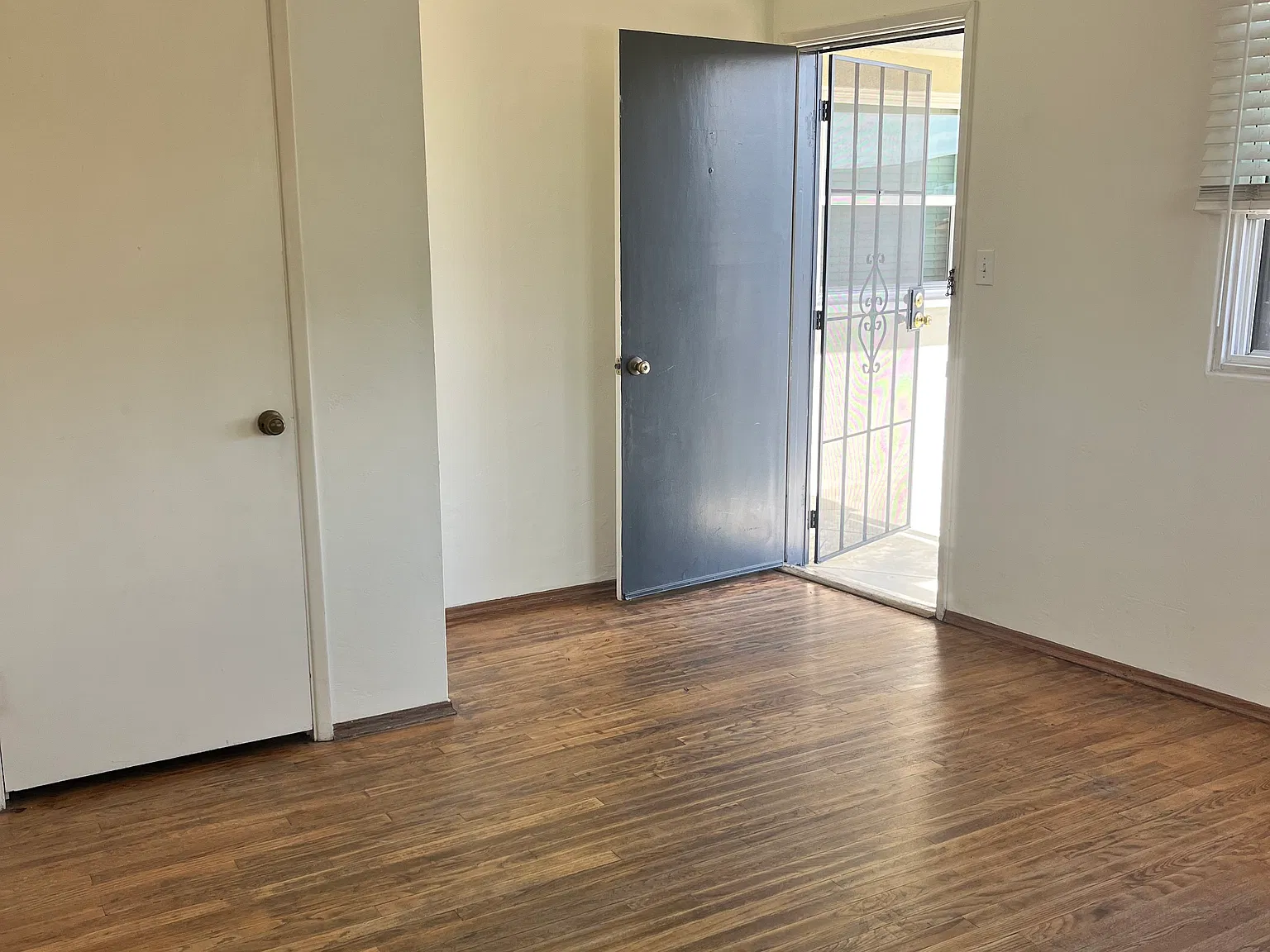Studio, 250 sqft, $1,799 — Photo 2