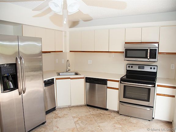 5th image of 10115 SW 77th Ct #10115