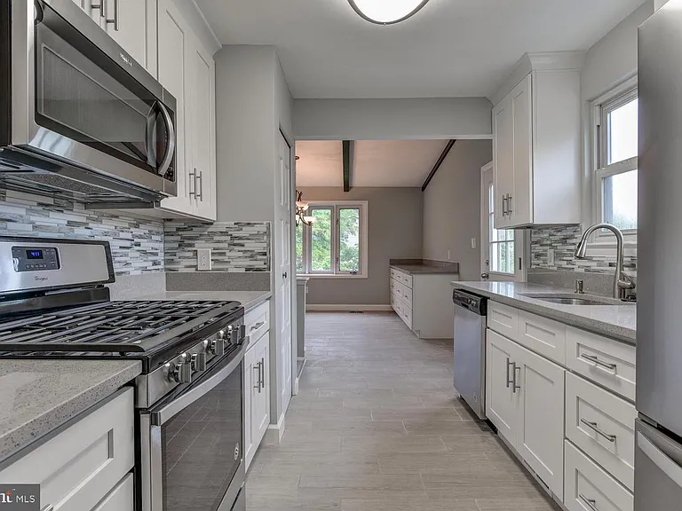 12702 N Point Ln — Photo 5