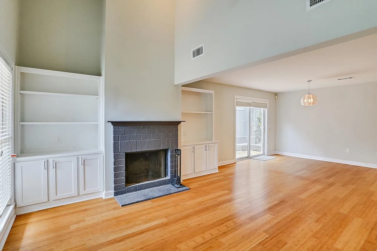 405 River Pl - 405 River Place — Photo 4