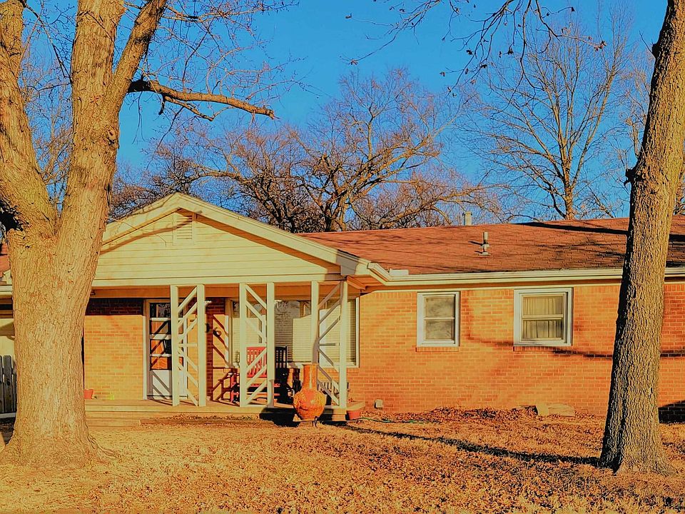 2nd image of 706 Highland Park Dr