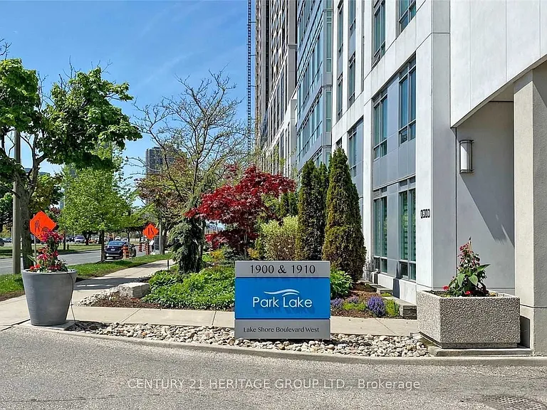 1910 Lake Shore Blvd W #702 — Photo 2