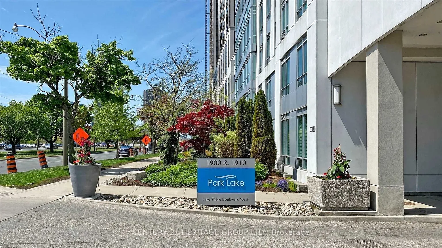 1910 Lake Shore Blvd W Unit 702 photo 1