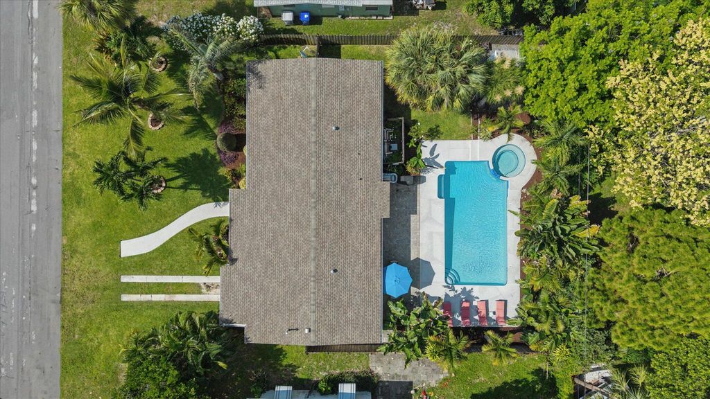 925 NE 25th Avenue, photo 3
