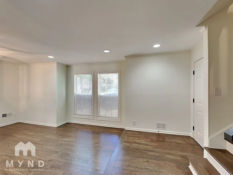 305 Franklin Rd — Photo 9