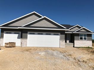 2781 Ridgeview Dr, Palo, IA 52324