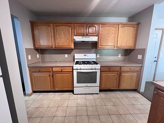 4th image of 3739 Kinnrow Ct NW
