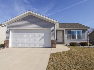 28 Winding Way, Bloomington, IL 61705