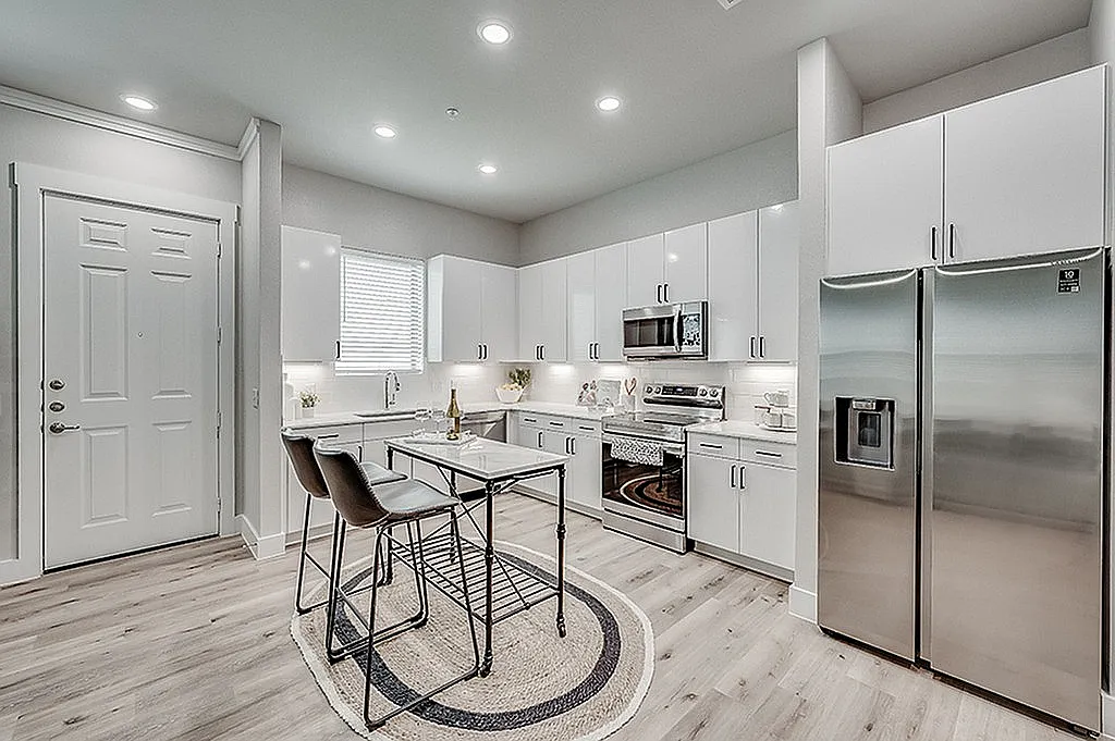 Building Photo - Luxe Prosper