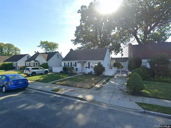 178 Warwick rd, Elmont, NY 11003