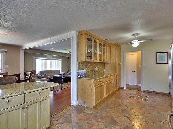 5th image of 7405 Shady Hollow Dr