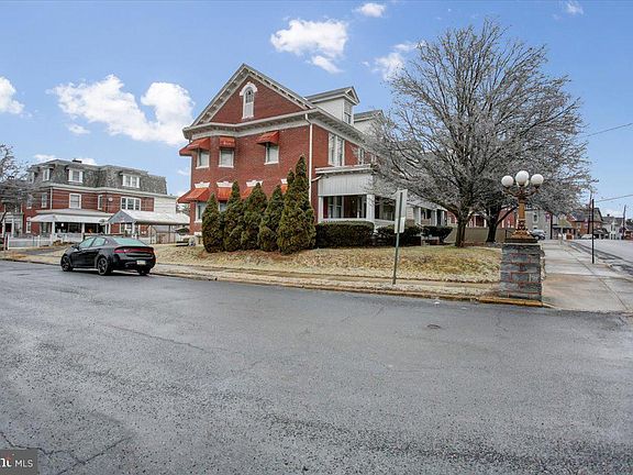 3rd image of 425 Lincoln Way W