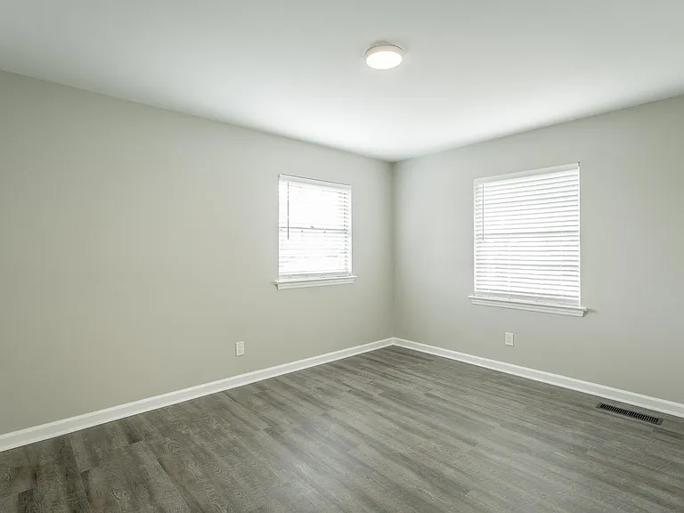 1403 Clearpoint Dr — Photo 11