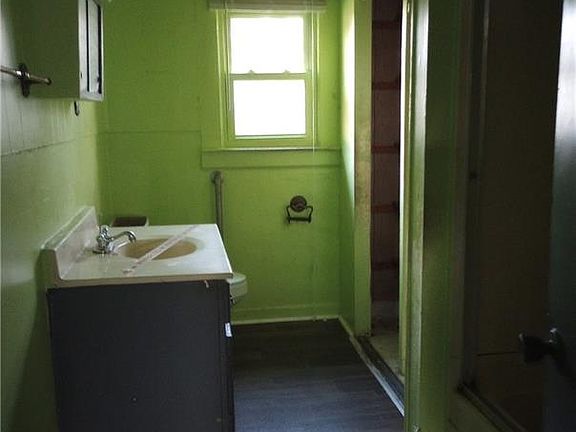 3rd image of 804 Orrell St