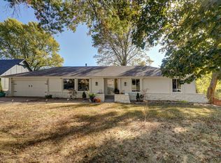2808 E Ridgeview Cir, Springfield, MO 65804