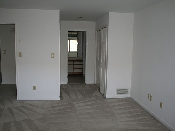 4th image of 3001 E Chstnt APT C29