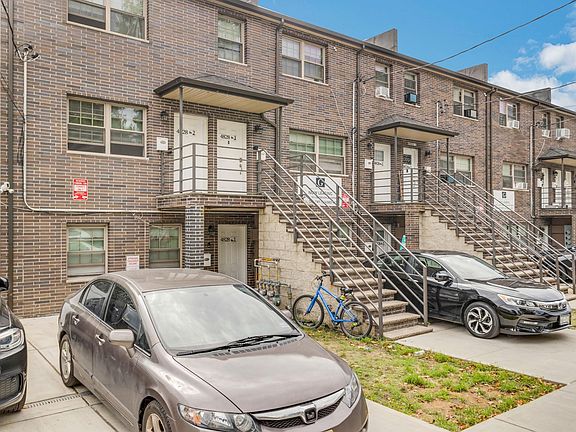 4th image of 4827 Barnes Ave Unit 2