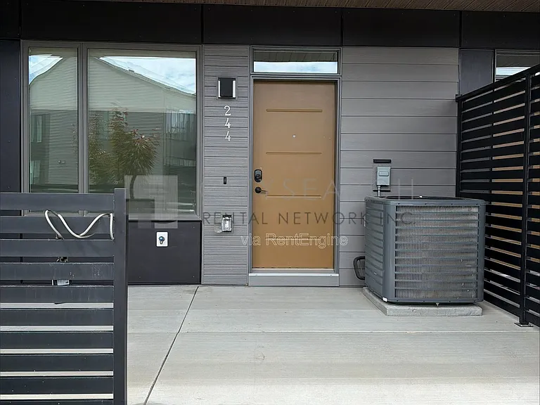 244 Sovereign Cres SW #1 — Photo 17