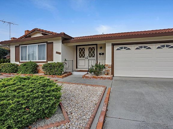 2nd image of 2717 Helmsley Dr