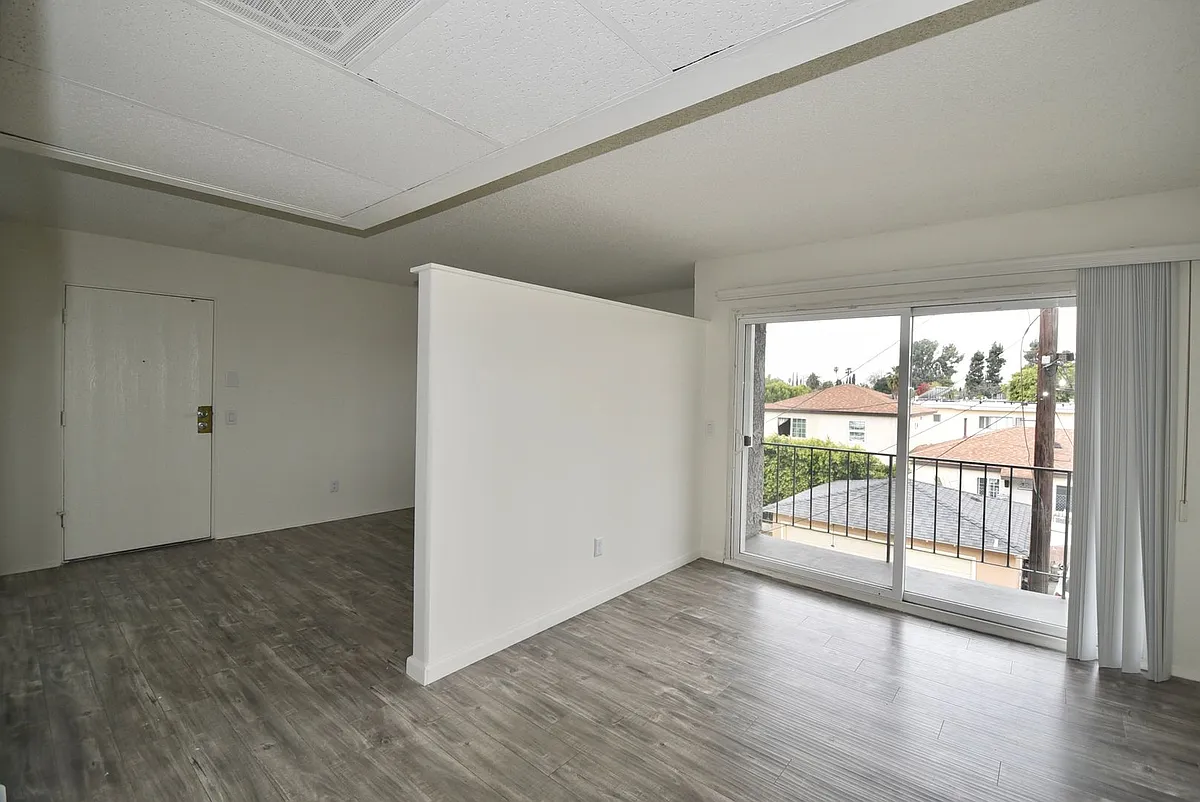 Building Photo - 13800