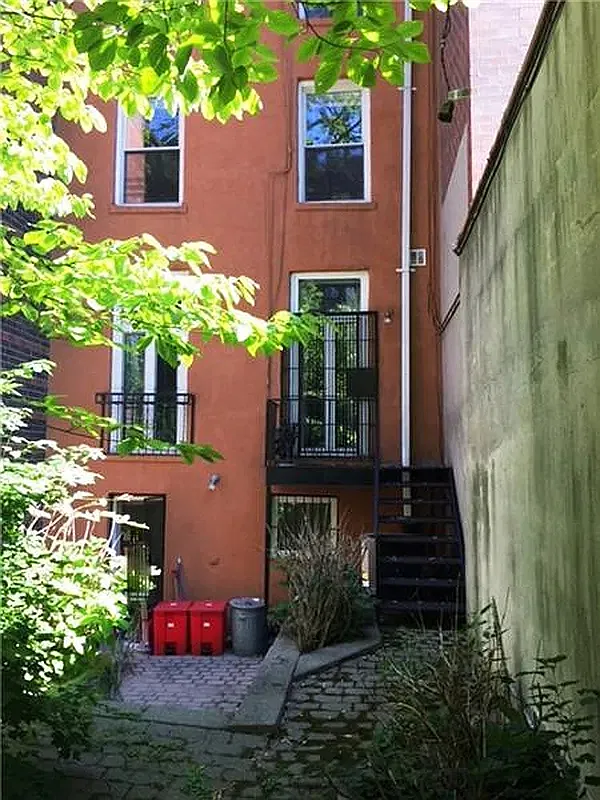 220 East 30th Street — Photo 2