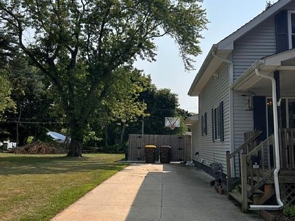 3rd image of 108 Grove Ave