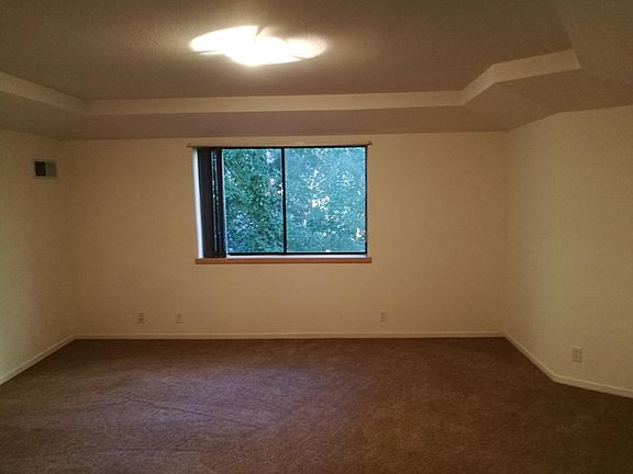 4th image of 24675 Glenwood Dr #B