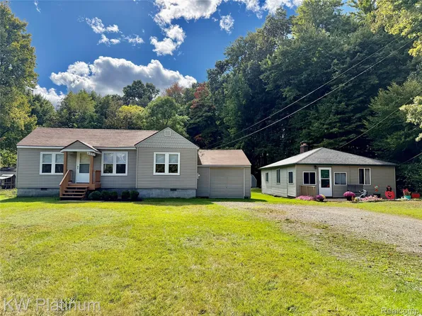 6493 Benoit Rd, Algonac, MI 48001