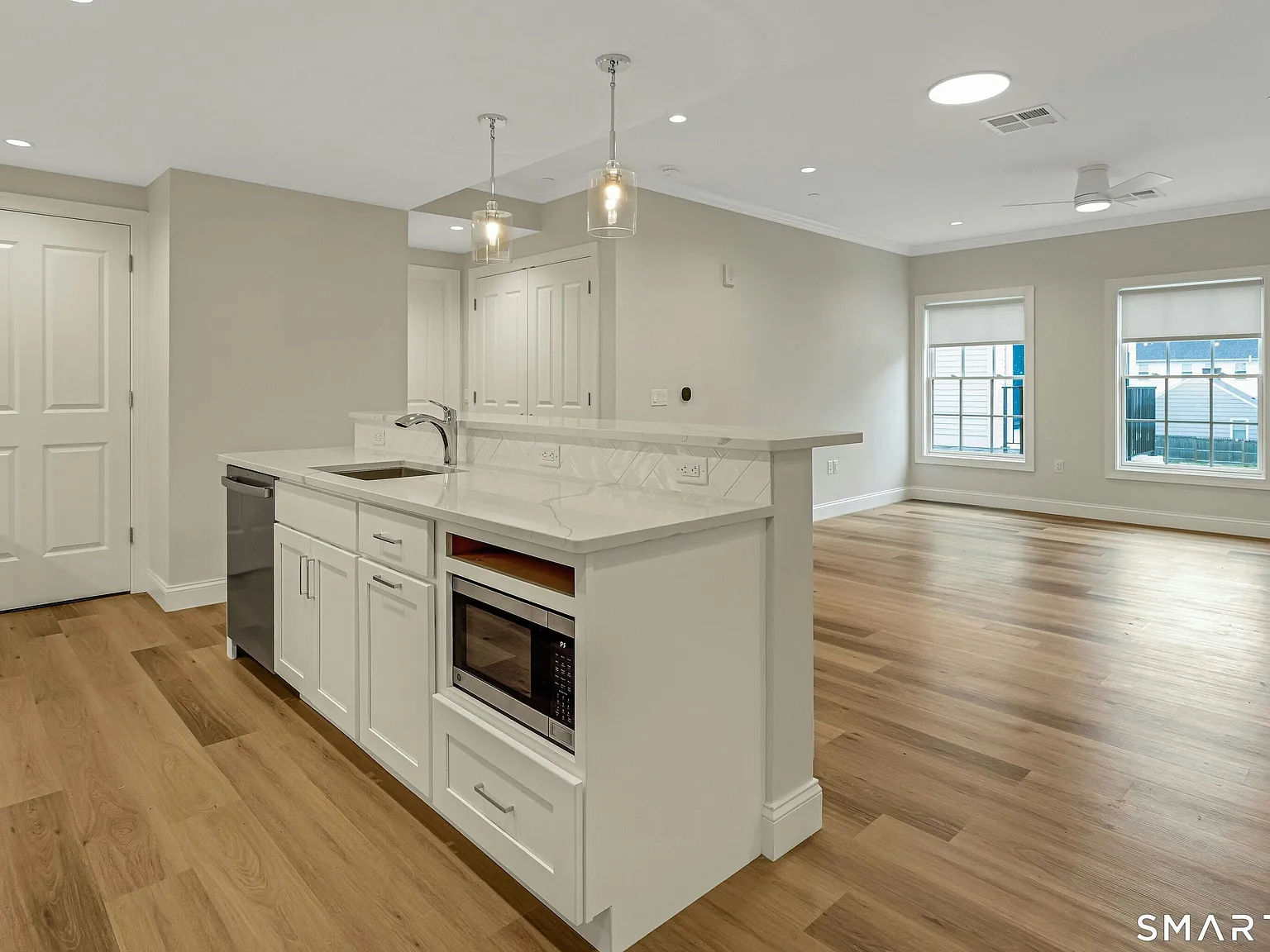2 bed, 2.5 bath, 1348 sqft, $8,000 — Photo 2