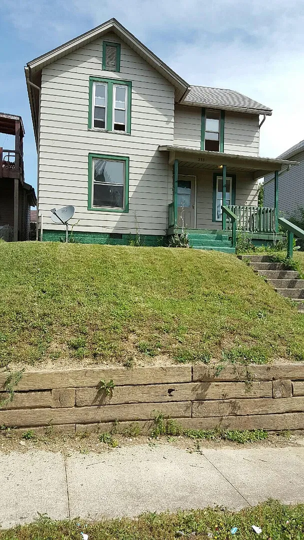 3 bedrooms 1 bath — Photo 2