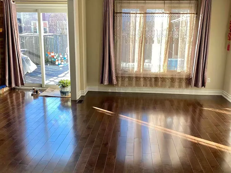102 Chloe Cres — Photo 4