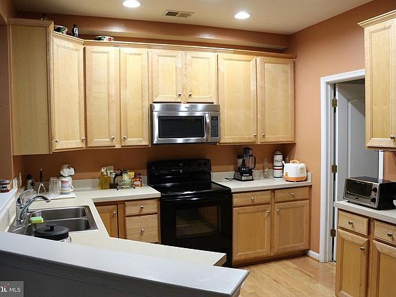 5th image of 179 Brynwood St