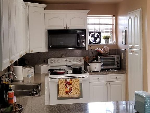 3rd image of 1910 W 56th St APT 3308
