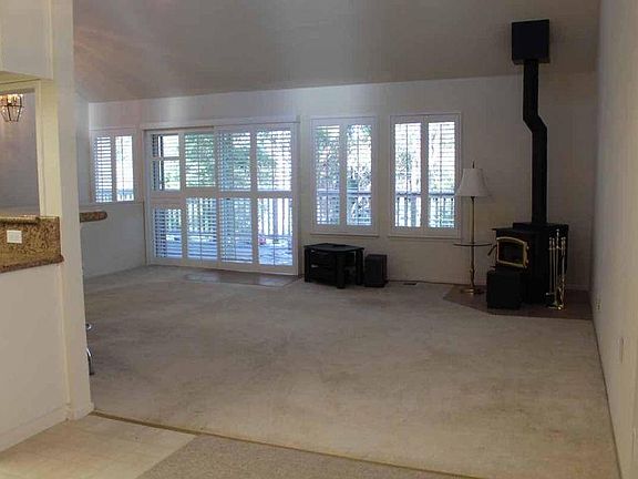 3rd image of 325 Townsend Dr