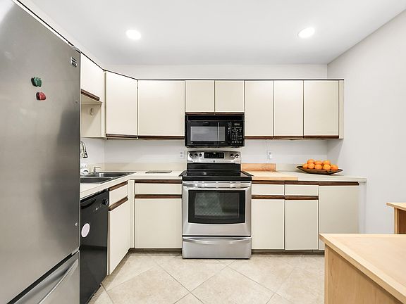 3rd image of 3077 Carambola Circle S