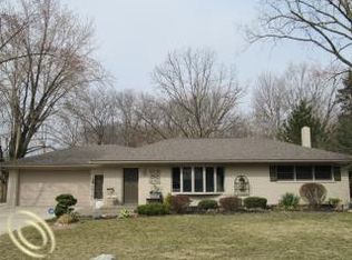 469 Willow Tree Ln, Rochester Hills, MI 48306