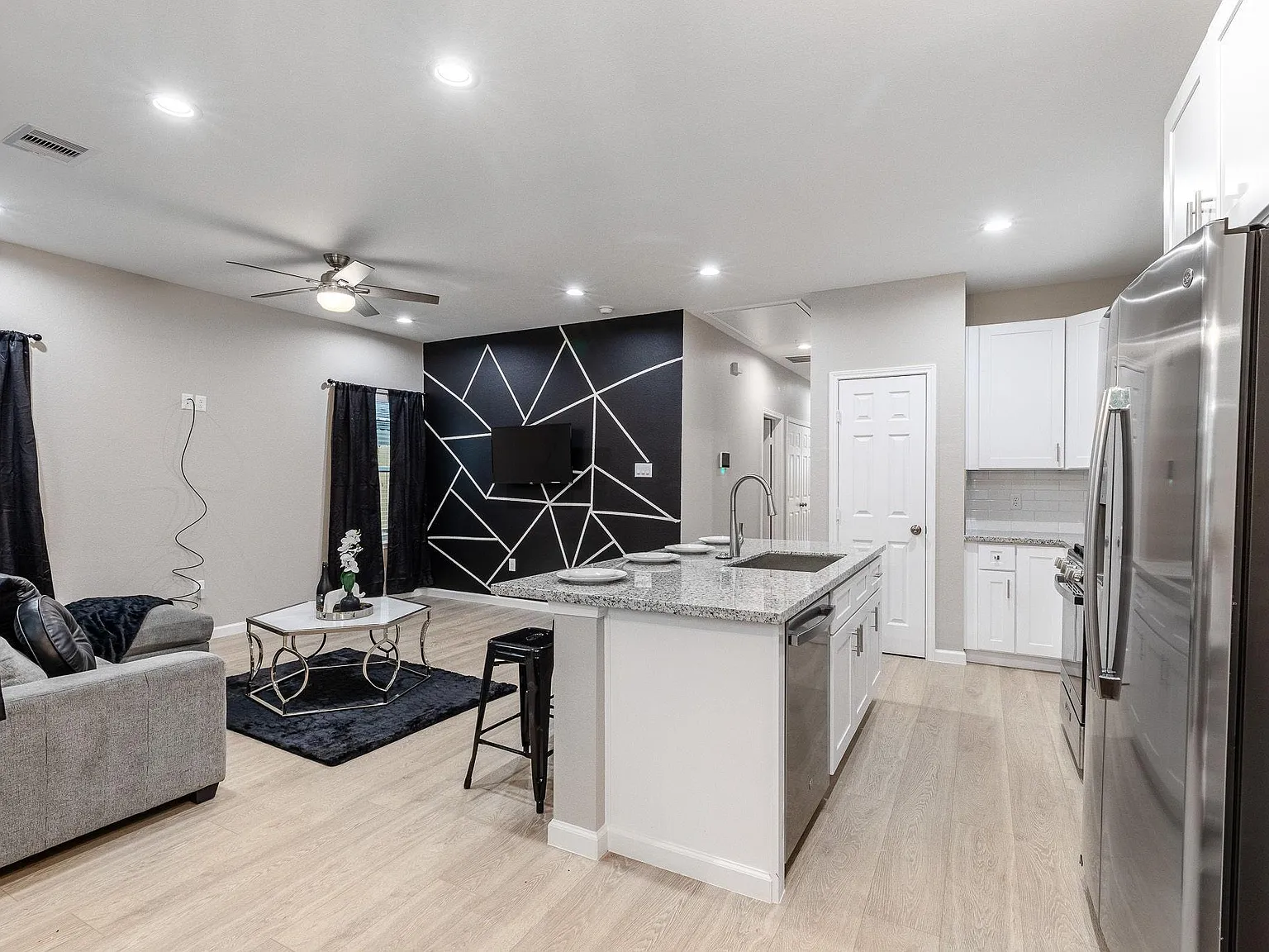 3 bed, 2.0 bath, 1150 sqft, $1,850 — Photo 4