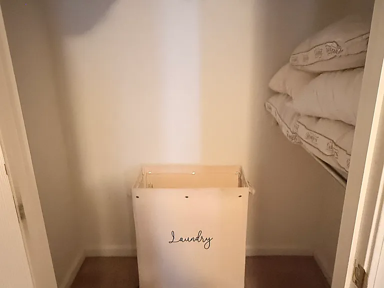 Lunar Ave — Photo 6